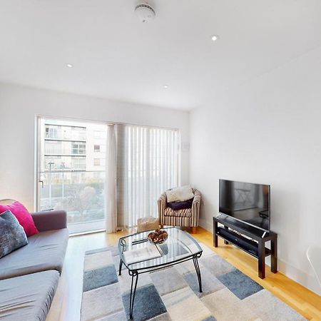 Lovely 1 Bed Apartment In Streatham 런던 외부 사진