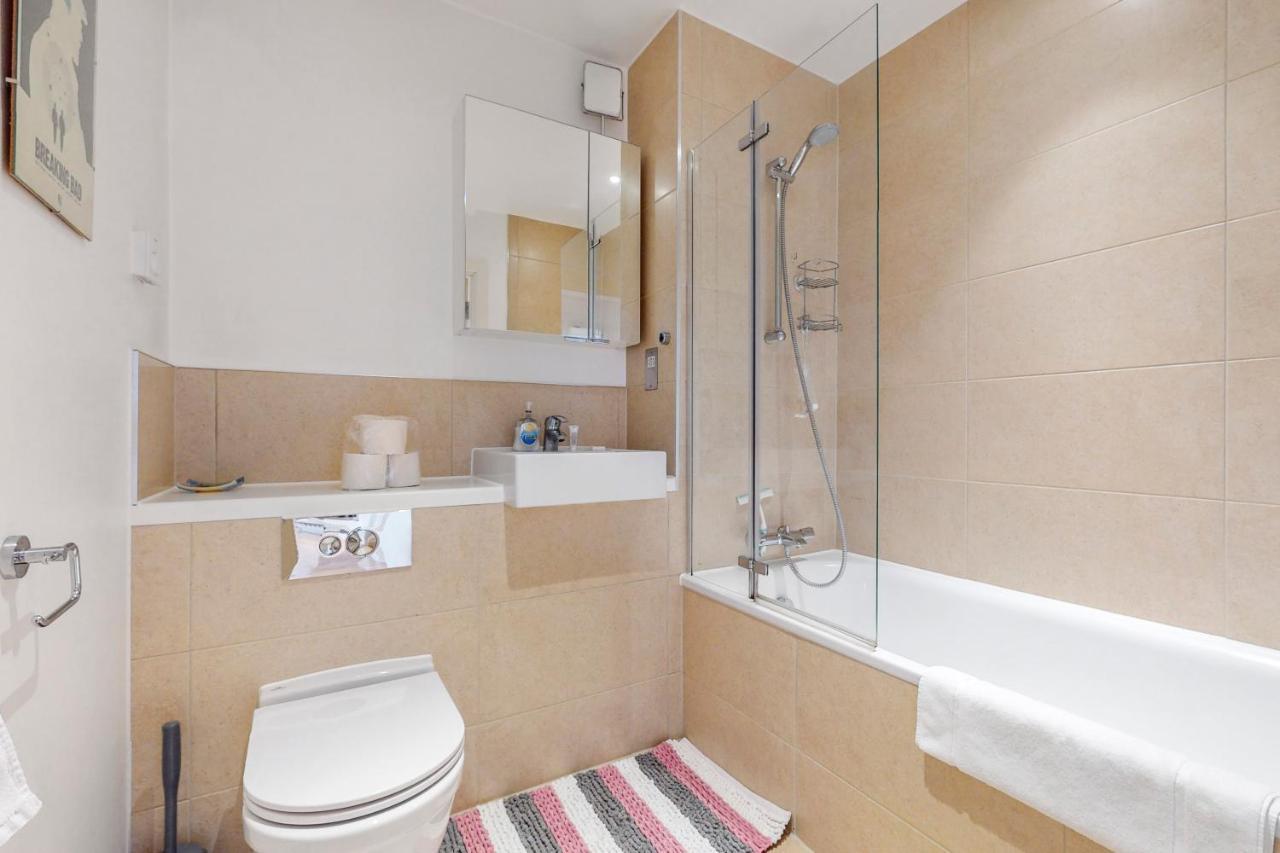 Lovely 1 Bed Apartment In Streatham 런던 외부 사진